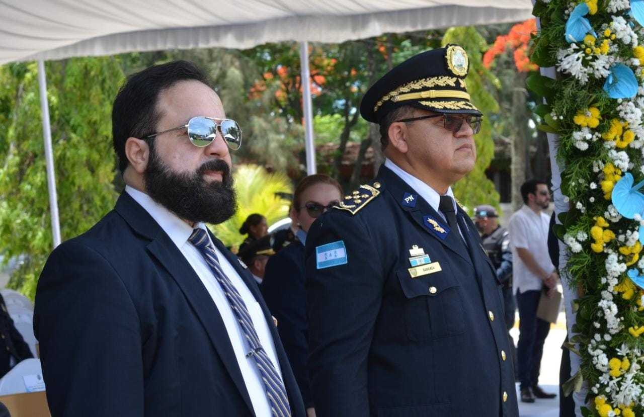 Presidente Redondo participa de la ceremonia de ascensos y conmemoraciones de la Policía Nacional